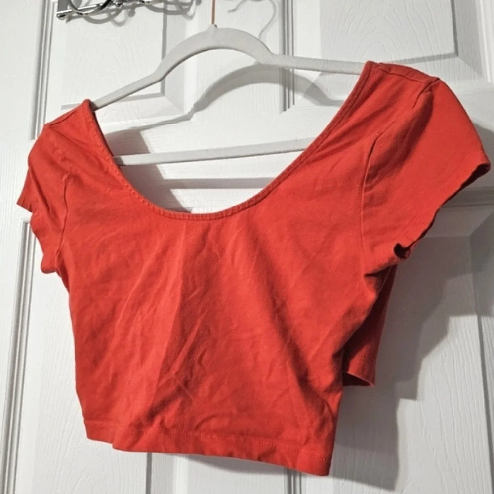 Charlotte Russe Tee Shirt Crop Top - Size M - Picture 2 of 10